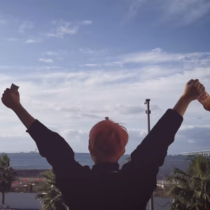 吃少妇奶头一丝不挂裸体
